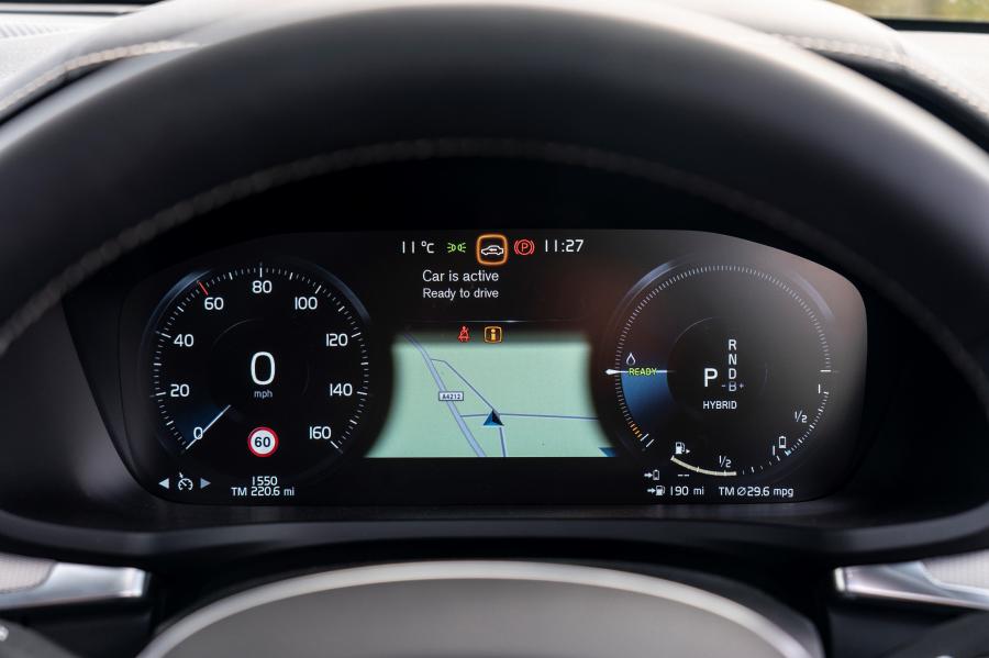 Панель приборов Volvo V60 T8 Polestar Engineered 2019 года  (UK) (фото 5 из 40)